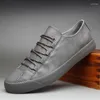 Casual schoenen Luxe low top Men Vulcaniseer lente/herfstleer Koreaans ademende klassieke zwarte veter sneaker 2024