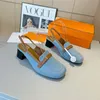 Nieuwste topkwaliteit denim blauw lage dikke hiel dames pumps muller slippers vierkant teen slingbacks merk luxe ontwerper casual dames rugriem zomersandalen