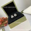 Fanjia mini Clover Ohrringe im klassischen klassischen Stil von höchster Qualität 925 Sterling Silber Silber mit 18 Karat Gold Hochglanzgesicht mit Diamantblättern einfach und elegant