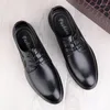 Casual Shoes Retro Leather Business Dress Lace-Up Solid Wedding Oxfords England Trend Men loafers snörning av formella kostymer