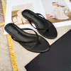 Slipare Designer Slides Pinch Foot Flip Flop Summer Beach Lazy Fashion Cartoon With Diamonds Leather Women's Shoes Sexy