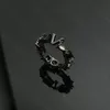 Luxusdiamanten Ring für Frauen lieben Ring Designer Schmuck stilvolle schwarze Edelsteine Retro Womens Hollow Out Briefe Hochzeit Juden 925 Silber -7