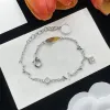 Femmes Bracelet bracelet Bracelet Bracelet Bracelet Bracelet à la chaîne de fleurs classiques de la marque Crystal Crystal Bracelant Bracelet Bracelet Bracelet