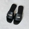 Scarpe casual Donne Slipisti Sbept di punta piatta Designer di decorazioni in metallo Ladies Mules Brand Runway Slides Sandalias Mujer