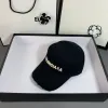 Sportsdesigner baseball mössor kvinnor mode hål casquette utomhus solskade värme brev broderi 3D mössa