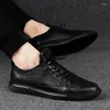 Scarpe casual classiche sneaker bianche uomini in pelle maschio stivali piatti neri stivali di calzatura superficiale Plus 47