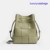 Damesontwerper Cassette Cross-Body Bucket Botegaveneta Mini/kleine maten Intraccio Leer Cross-body emmertas Interieur Open Pocket Drawing Sluiting MV7J