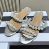 Mode steentjes klinknagels slippers een riem kristallen schoenen schoenen op flats schoenen voor vrouwen zilver open teen lederen sandalen 240409