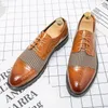 Buty zwykłe 2024 Luksusowy Oxford Classic Fashion Brogue Męska skóra formalna sukienka Man Wygodne biuro