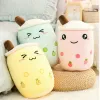 Dockor Söt fruktdryck Plush Toy Soft Fyllt grönt äpplerosa jordgubbsmak Mjölkte Kram Kudde Tapioca Balls Bubble Tea Cushion