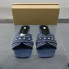 Sapatos para mulheres de verão quadrado de cabeça aberta dos pés chinelos azuis jeans azul sandálias planas decorativas 240409