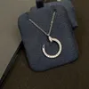 Hoogwaardige luxe ketting modieuze en veelzijdige nagelketting hanger met diamanten sleutelbeenketen voor mannen vrouwen licht luxe valentijnsdag
