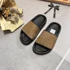 Designer tryckta tofflor män glider kvinnor plattform sandaler klassiska märke sommarstrand utomhus scuffs casual skor präglade mjuk platt toffel 35-44