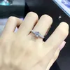 Com pedras laterais Wyjzy, seis garras, CZ Zircon Crown Ring Ring Ladies Wedding noivado de casamento jóias clássicas