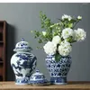 Vasos Vintage Azul Branco Cerâmica Jarra de armazenamento com capa Moderno Vaso de flores secas Acessórios para arranjos de decoração de Decoração