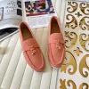 Mandons de créateurs Chaussures Piane Femmes Sandales Slipper Charmes d'été Walk Suede Gentleman Men For Women Hand Smooth Slip-On Moccasins Comfort Party Loro Robe Sandale