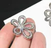 Tasarımcı Charm Van yeni çiçek şekilli mikro kakma küpeler süper ölümsüz yüksek soğuk kraliyet kardeş tarzı basit klasik moda