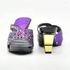 Scarpe di abbigliamento Ultimo colore viola Donne estive Pompe eleganti donne decorate con strass italiano per le feste