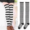 Chaussettes de femmes japonaises Miss Stockings de soie pour piments jaunes et noirs sur le genou