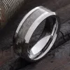 Band 8mm Men's Tungsten Carbide Silver Color Ring Inlay Black Carbon Fiber Wedding Band för Mens Party Fashion Jewelry Gift Size 613