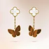 Charme de créateur Van Van Four Boucles d'oreilles d'herbe à feuilles classiques Double Flower Shell Shell High Quality Electropated épais or polyvalent simple pour les femmes