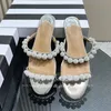 Mode steentjes klinknagels slippers een riem kristallen schoenen schoenen op flats schoenen voor vrouwen zilver open teen lederen sandalen 240409