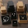 Torebki biżuterii 1PC solidne pudełka Prezenty Wysokiej jakości prezentowanie kartonowe pudełko na naszyjniki do naszyjnika Pierścień kwadratowy prostokąt