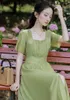Sukienki na imprezę 2024 Summer retro chińska sukienka koszuli damska elegancka haftowa kwadratowa szyja jedwabny samic femme