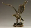 Collezione di figurine decorative Animale intagliato in ottone cinese Un grande falco diffonde le sue ali squisite piccole statue regalo