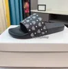 Paris Slides Mens Womens Summer Slippers Beach Shoes Home Room Black White Flat Scuffs Sliders Fashion кожа резиновый рисунок сандалии роскошные сандалии Sandale