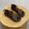 Classics Femmes d'été Sandales plage décontractée sandales simples couleur solide en cuir femme rétro douce sans glissement romain dames chaussures 240412