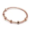 Brazalete creativo de acero inoxidable con titanio acero plateado 18k para parejas para hombres y brazalete de diseño de nueces