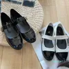 Designer balettlägenheter i kombination med svartvitt lapptäcke läder anti slip ärmlös rund tå klassiska kvinnors formella skor