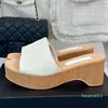 2024 Summer Women Platform Slippers Pinway Open Peep Toe Wood Sole extérieure Hauteur de hauteur croissante Panthons de robe augmentant les pantoufles de créateurs