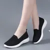 Chaussures décontractées pour femmes Mesh chaussettes un pied portez un glissement sportif respirant pour femmes sur une baskette