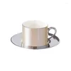 Muggar europeiska minimalism keramiska kaffekopp utsökt design latte och fat kreativ mugg te -set kapacitet 250 ml