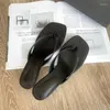 Slippers مفتوحة إصبع القدم كعب هريرة أحذية السيدات الصلبة رجعية Office Zapatos Mujer الكعب الرقيق في الهواء الطلق يتخبط