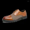 Buty zwykłe 2024 Luksusowy Oxford Classic Fashion Brogue Męska skóra formalna sukienka Man Wygodne biuro