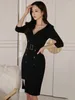Robes décontractées de la mode coréenne dames noires crayons formels femmes mujer élégant trajet en v-colme mince robe femme vestido de rue vestido
