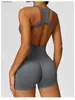 Tracksuits voor dames dames naadloze sport shorts jumpsuit holle kale rug rimpels sexy aap één stuk set fitness werk kleding jumpsuit yq240422