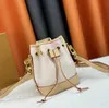 Designer Candy Couleur mini sac de seau en cuir poignée Femme sac à main Summer Sumage à crampons de marque de bracelet
