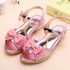 Sandalen Sommer Prinzessin Kinders Sandalen Mädchen Pailletten Low Heels Nicht-Schlupfschuhe Fashion Bowknot Kids Strand Sandalen kausal vielseitig 240419