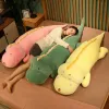 Dockor Ny Huggble Big Long Cute Dinosaur Plush Toy Soft Cartoon Animal Crocodile fylld dockan Pojkvän Pillow Girls Birthday Present