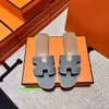Sandálias Oran Slippers Selppers Online Celebridades Verão de verão Flato de moda de moda elegante Ovelha