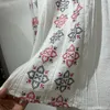 Blouses pour femmes 2024 Fashion Collection de mode printemps été coton d'été vintage blanc géométrique broderie à manches longues