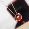 Hochwertige Luxus Halskette Mini Talisman V-Gold doppelseitig Fritillaria Red Jade Chalcedon CNC Craft Version Safe und Ruyi