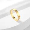 Mostra un bellissimo anello involontario anello classico Diamond e Anello per unghie indice da donna Full Mens Luxury 18K con anelli originali del carrello