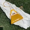 Umhängetaschen 2024 Mode Frauen Tasche mit Kette Holz Crossbody Sommer Beach Muschel Muster PU Leder kleine Kreuzkörper Geldbeutel