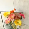 Dekorativa blommor 12st Artificial Gerbera Christmas Diy Decor Artiklar Flerfärgade blommor Dekorationer Återanvändbara Daisy för hemmet