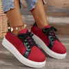 Scarpe casual Leather Women Brand Design Sneakers allacciato leggero piatto da tennis vulcanizzato che camminava da donna bianco